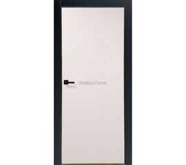 Gaišas iekšdurvis ar elegantu gludu virsmu un melnām aplodām, ideāli piemērotas modernam un stilīgam mājas dizainam.