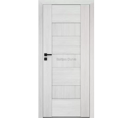 Durvis SOLTE DRE ar gaišu koka apdari un elegantām dekoratīvām līnijām, kas piešķir interjeram izsmalcinātību.