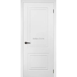 Iekšdurvis CLASSIK 2 Baltas ar elegantu klasisku dizainu un pildiņu profilu līnijām, kas papildina gaišas telpas.