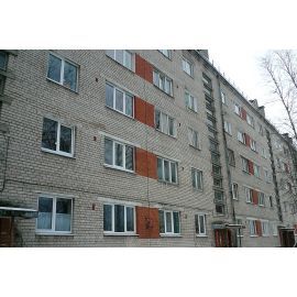 Logi Hruščova tipa māja (ķieģeļu)