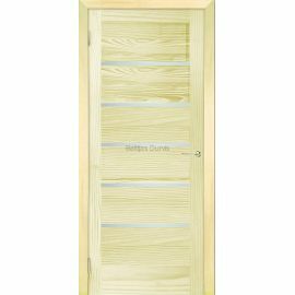 Priedes masīvkoka iekšdurvis MONA ar dabīga koka apdari un horizontāliem stikla elementiem, kas ļauj gaismai plūst starp telpām.