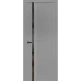 Iekšdurvis CITY 3 SUPREME pelēkā krāsā ar vertikāliem tumšiem dekoratīviem līniju elementiem.