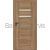 Durvis ar koka tekstūras apdari un divām horizontālām stikla līnijām durvju augšdaļā.