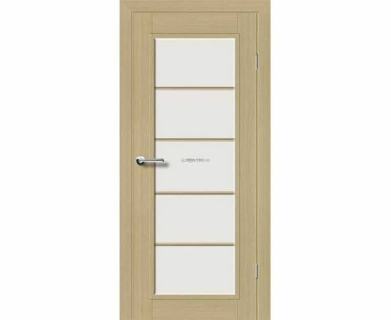 Durvis Modena Kristal L ar dabīgu koka apdari un horizontālu pildiņa līstojumu, kas papildina klasisku un modernu interjeru.