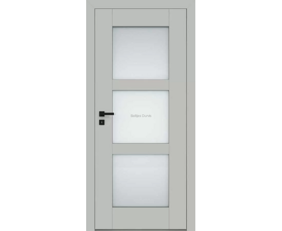 Durvis ESTRA DRE ar pelēku apdari un stikla pildiņiem, kas rada gaišumu un plašuma sajūtu.