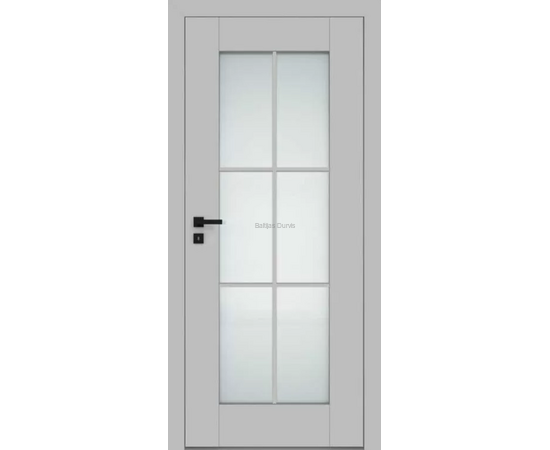 Durvis ESTRA DRE ar pelēku apdari un lieliem rūtotiem stikla laukumiem, kas rada gaišumu un plašuma sajūtu.