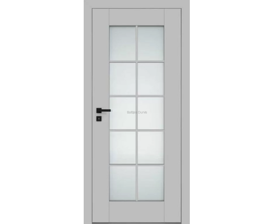 Durvis ESTRA DRE ar pelēku apdari un lieliem rūtotiem stikla laukumiem, kas rada gaišumu un plašuma sajūtu.