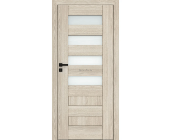 Gaišas iekšdurvis ar izteiktiem horizontāliem reljefiem un stikla paneļiem durvju augšdaļā, ideāli piemērotas modernam interjeram.